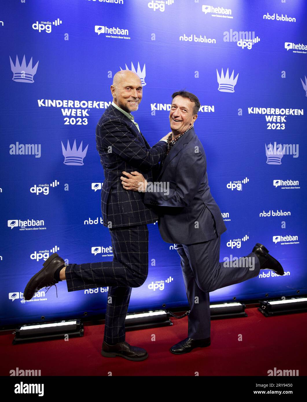 AMSTERDAM - Philip Hofman e Ted van Lieshout sul Red carpet prima del ballo del libro per bambini. Durante l'evento, la matita d'oro e la matita d'oro furono premiate, tra le altre cose. ANP RAMON VAN FLYMEN paesi bassi Out - belgio Out Foto Stock