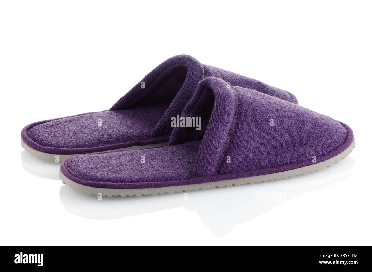 Un paio di pantofole viola Foto Stock