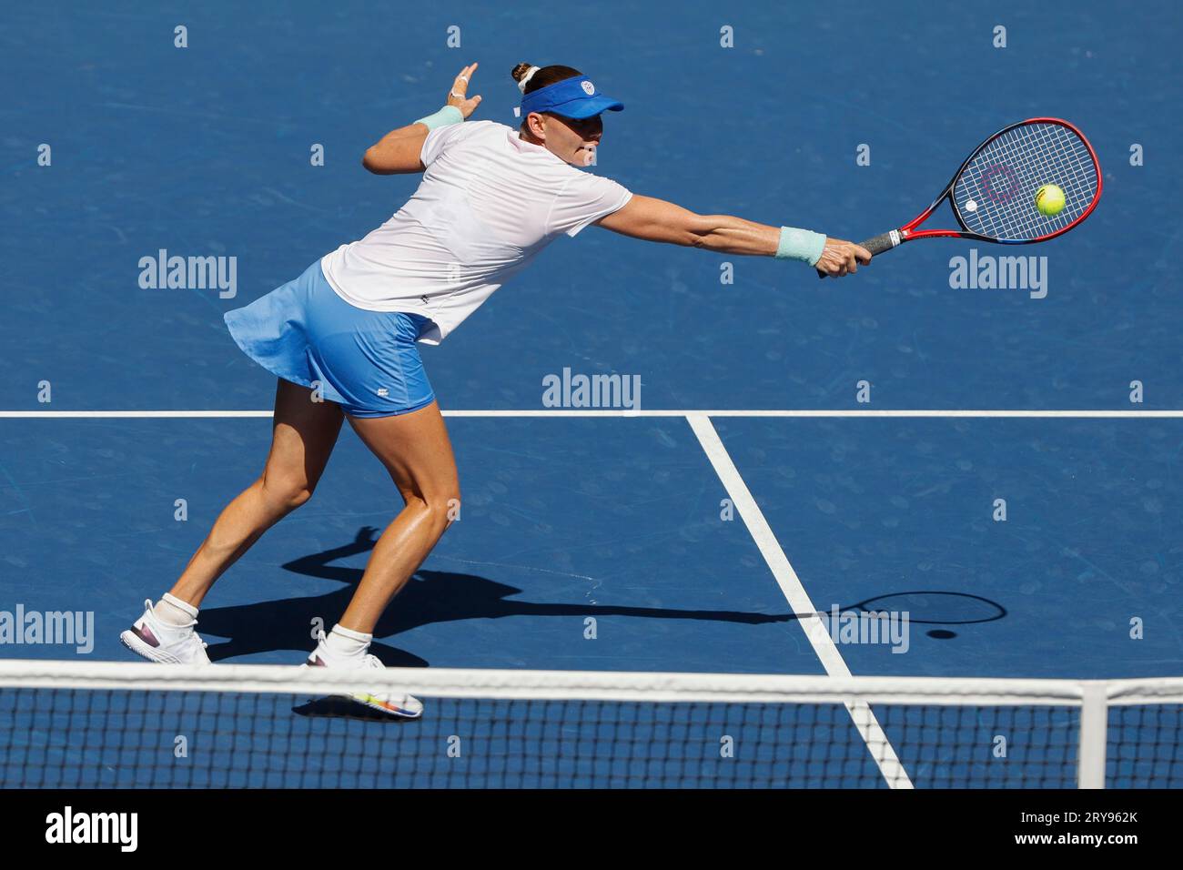 Tennisspielerin vera Zvonareva (RUS) ad Aktion bei den US Open 2023, USTA Billie Jean King National Tennis Center, Flushing Meadows, Queens, New Foto Stock