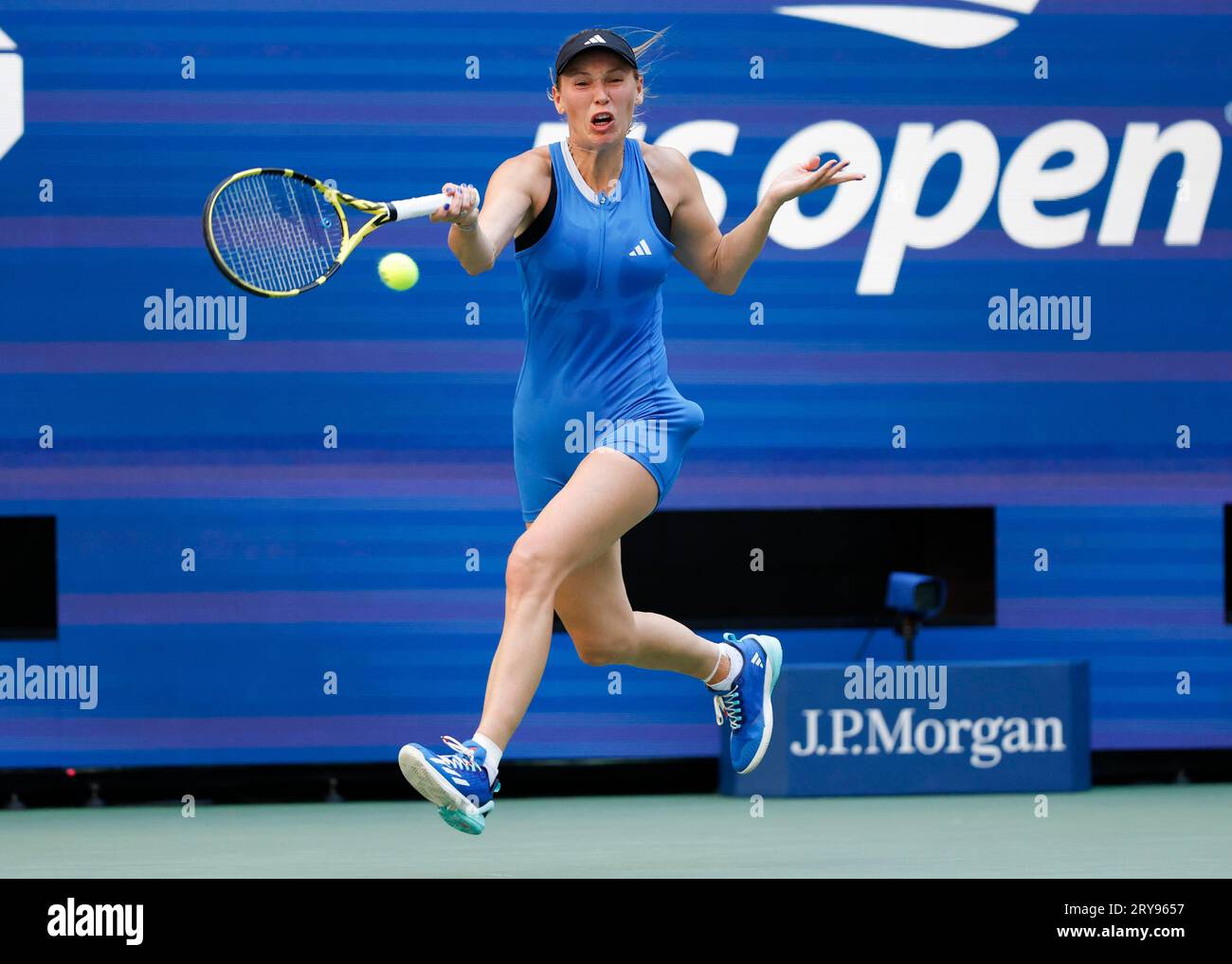 Tennisspielerin Caroline Wozniacki (DEN) in Aktion bei den US Open 2023, USTA Billie Jean King National Tennis Center, Flushing Meadows, Queens, New Foto Stock