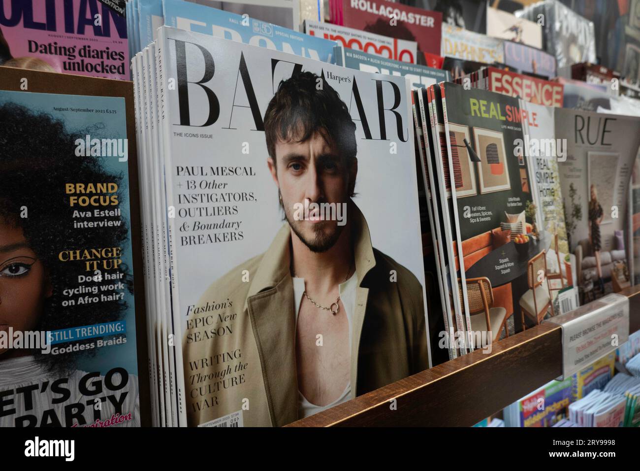 Barnes & Noble Booksellers sulla Fifth Avenue a New York City ha una vasta selezione di libri e riviste, USA 2023 Foto Stock