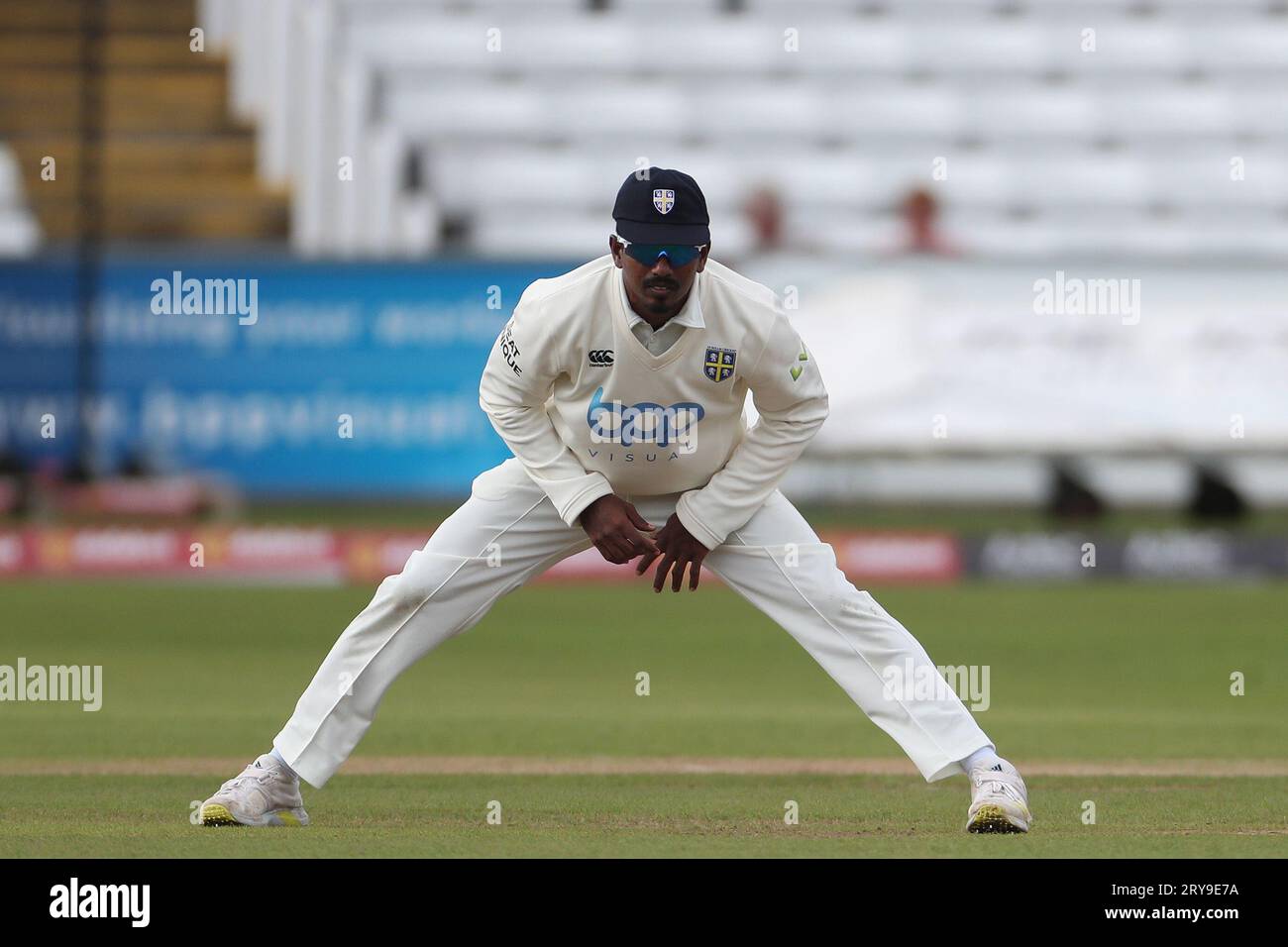 Vishwa Fernando di Durham durante il match per il campionato LV= County tra Durham e Leicestershire al Seat Unique Riverside, Chester le Street, giovedì 28 settembre 2023. (Foto: Mark Fletcher | mi News) crediti: MI News & Sport /Alamy Live News Foto Stock