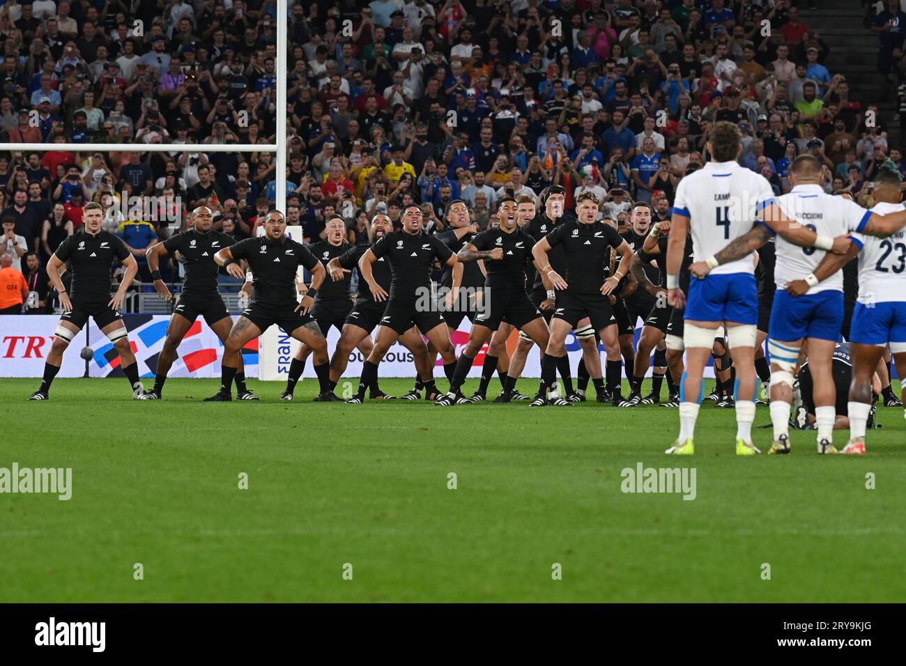 Lione, Francia. 29 settembre 2023. L'haka neozelandese durante la partita di Coppa del mondo di rugby Italia vs nuova zelanda a Lione, Francia, settembre 29 2023 credito: Independent Photo Agency/Alamy Live News Foto Stock