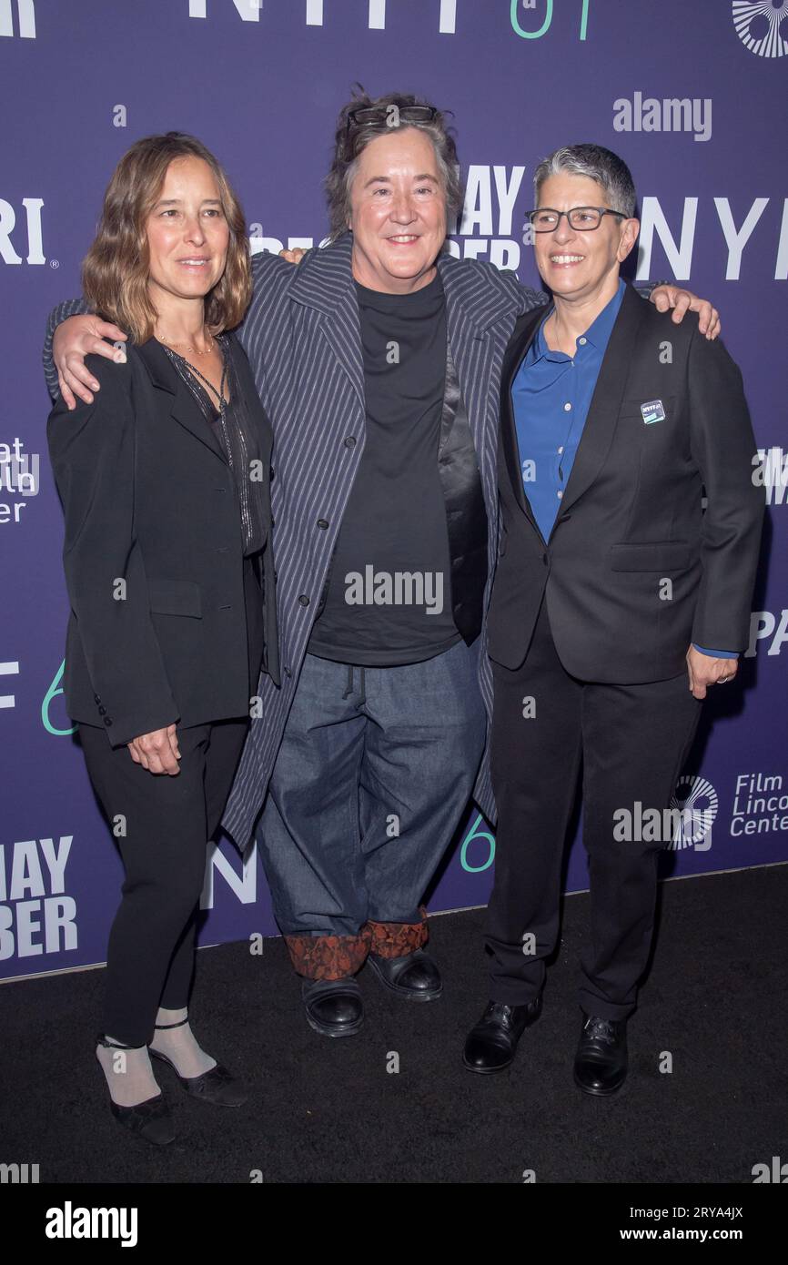 New York, Stati Uniti. 29 settembre 2023. Pamela Koffler, Christine Vachon e direttore esecutivo della Film Society del Lincoln Center Lesli Klainberg assistono al Red carpet per 'May December' durante il 61° New York Film Festival presso Alice Tully Hall, Lincoln Center di New York City. (Foto di Ron Adar/SOPA Images/Sipa USA) credito: SIPA USA/Alamy Live News Foto Stock