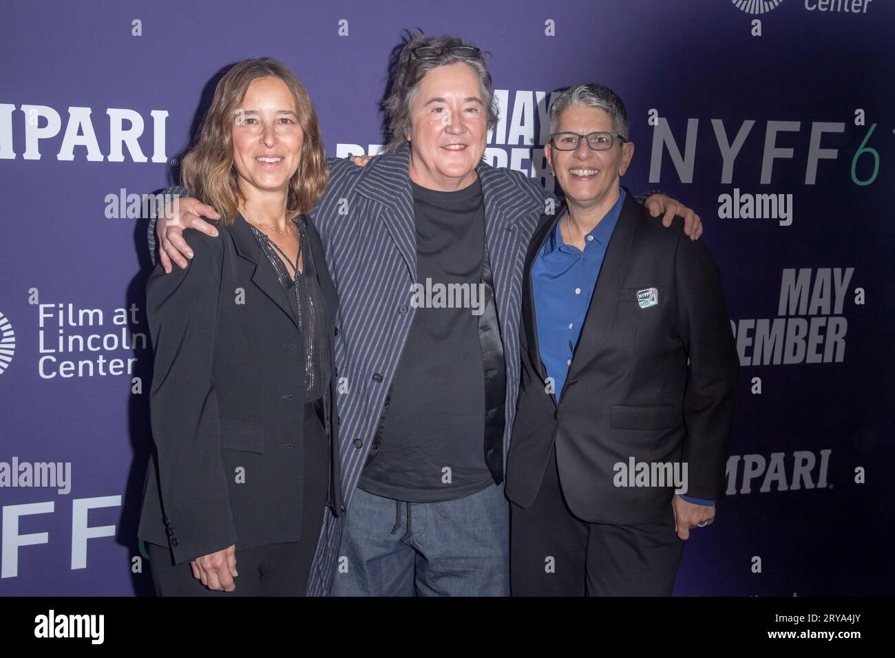 New York, Stati Uniti. 29 settembre 2023. Pamela Koffler, Christine Vachon e direttore esecutivo della Film Society del Lincoln Center Lesli Klainberg assistono al Red carpet per 'May December' durante il 61° New York Film Festival presso Alice Tully Hall, Lincoln Center di New York City. (Foto di Ron Adar/SOPA Images/Sipa USA) credito: SIPA USA/Alamy Live News Foto Stock