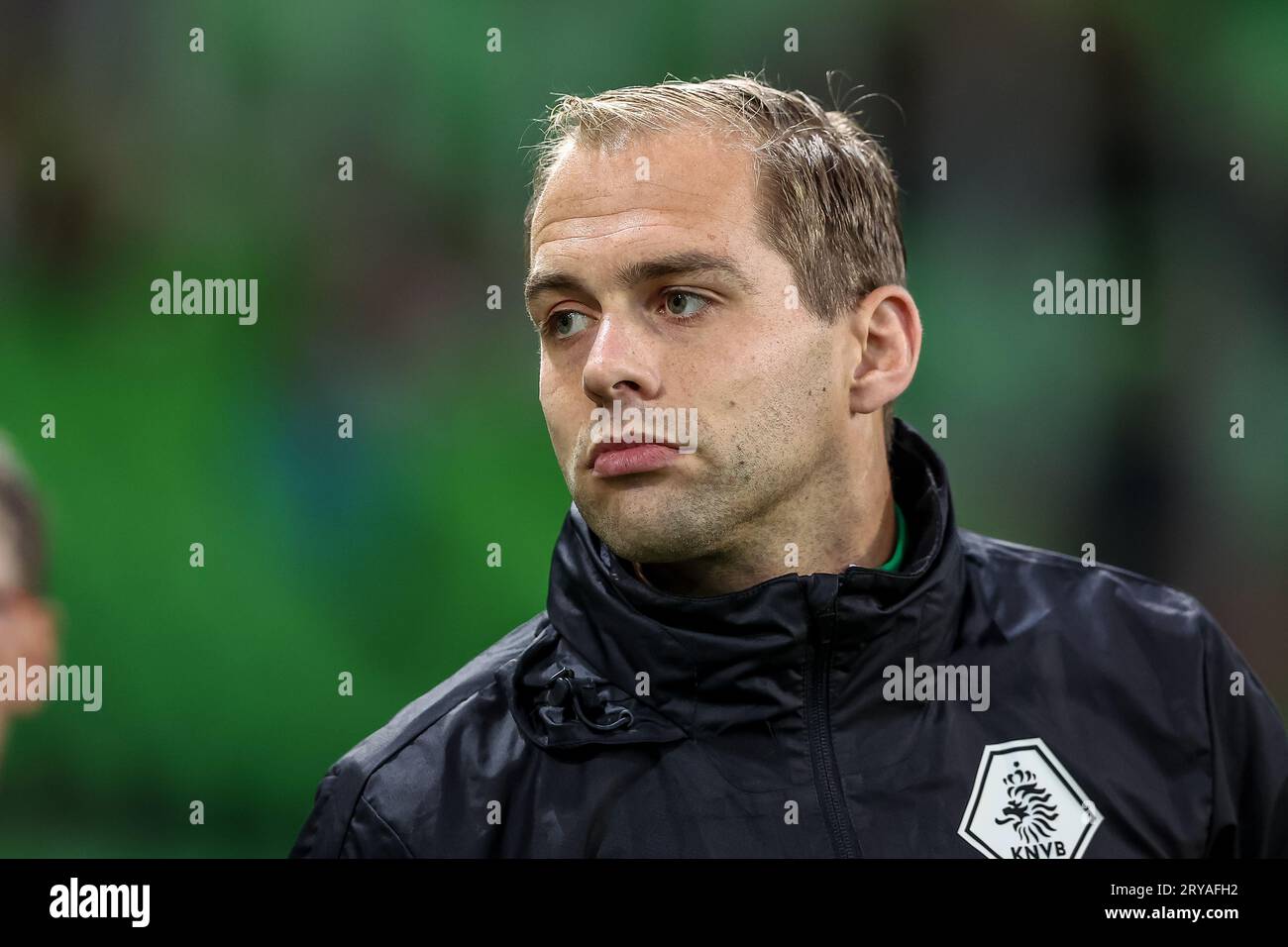 Groningen, Paesi Bassi. 29 settembre 2023. GRONINGEN, PAESI BASSI - SETTEMBRE 29: Il 4° ufficiale Gerbert Stegeman guarda al Keuken Kampioen Divisie match tra FC Groningen e FC Den Bosch all'Euroborg il 29 settembre 2023 a Groningen, Paesi Bassi (foto di Pieter van der Woude/Orange Pictures) credito: Orange Pics BV/Alamy Live News Foto Stock