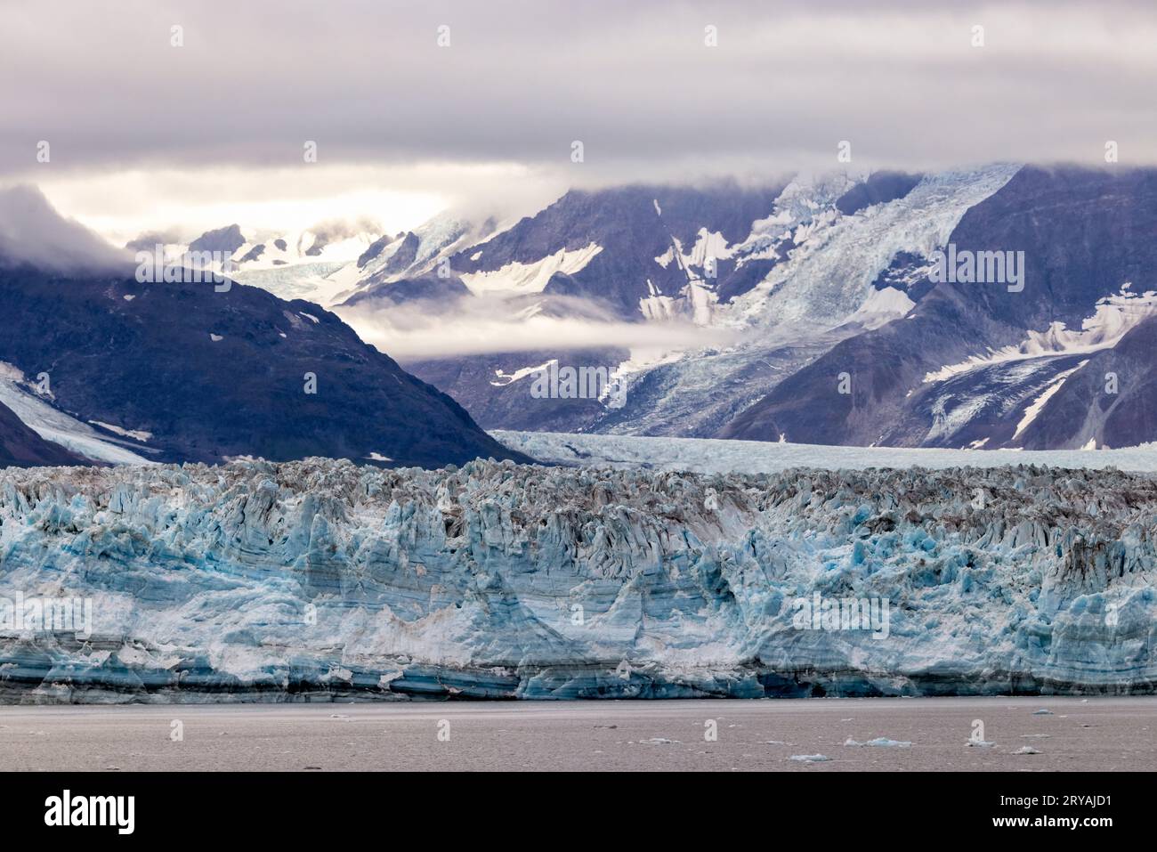 Paesaggio Moody del ghiacciaio Hubbard a Disenchantment Bay, Alaska, USA Foto Stock