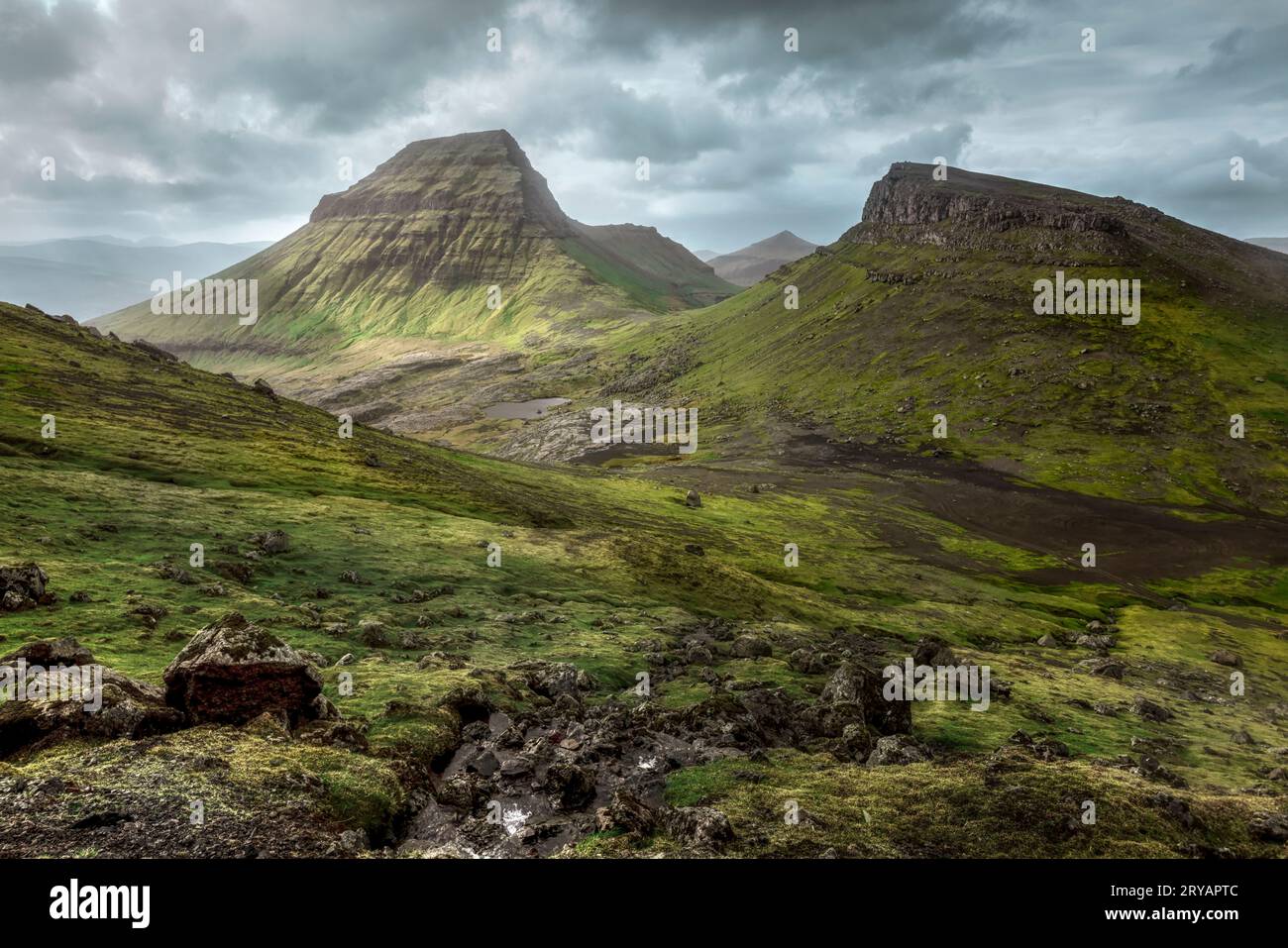 Punto panoramico della montagna Sornfelli sull'isola di Eysturoy nelle Isole Faroe Foto Stock