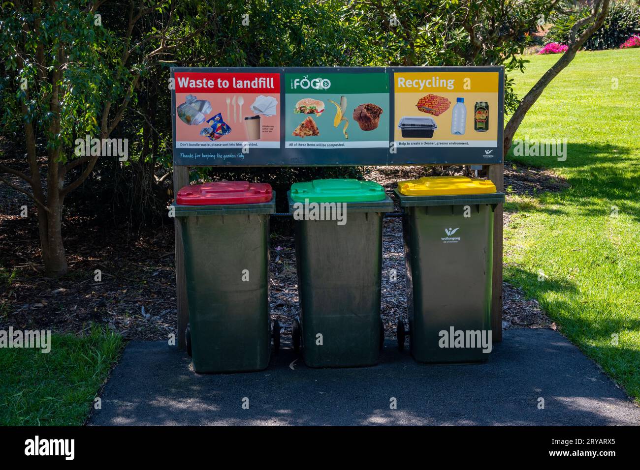 Opzioni per bidoni della spazzatura a Wollongong Foto Stock