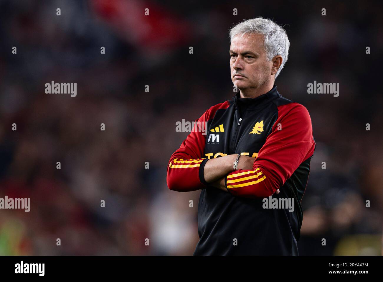 Jose Mourinho, allenatore della AS Roma, guarda alla fine della partita di serie A tra Genoa CFC e AS Roma. Foto Stock