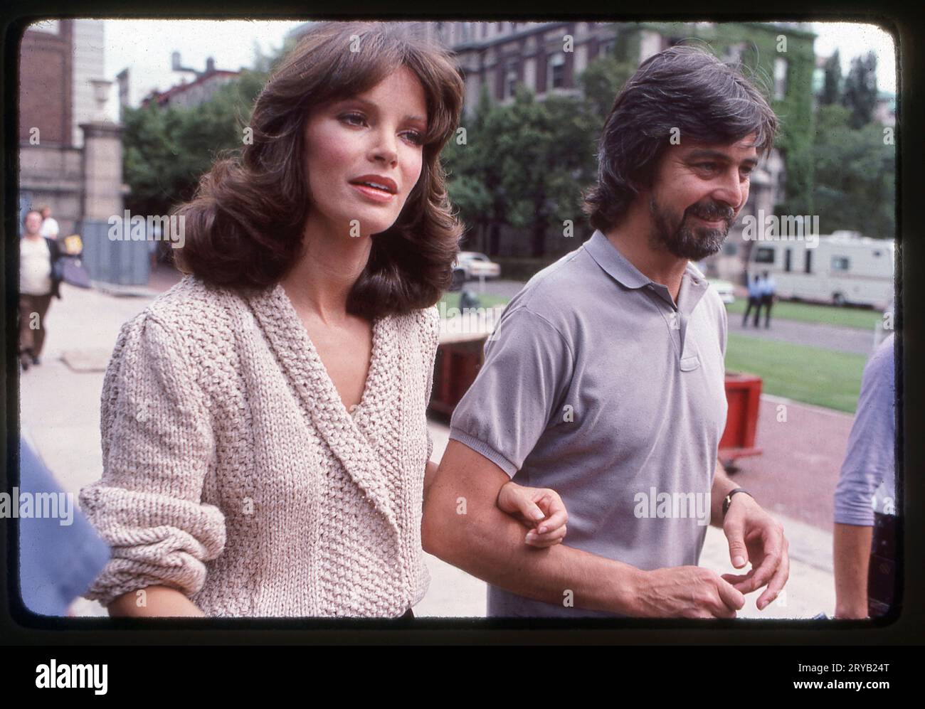 Jaclyn Smith e il suo secondo di quattro mariti, Anthony Richmond, un produttore, regista e direttore della fotografia. Nel campus della Columbia University dove Jackie stava girando. Nel 1982. Foto Stock