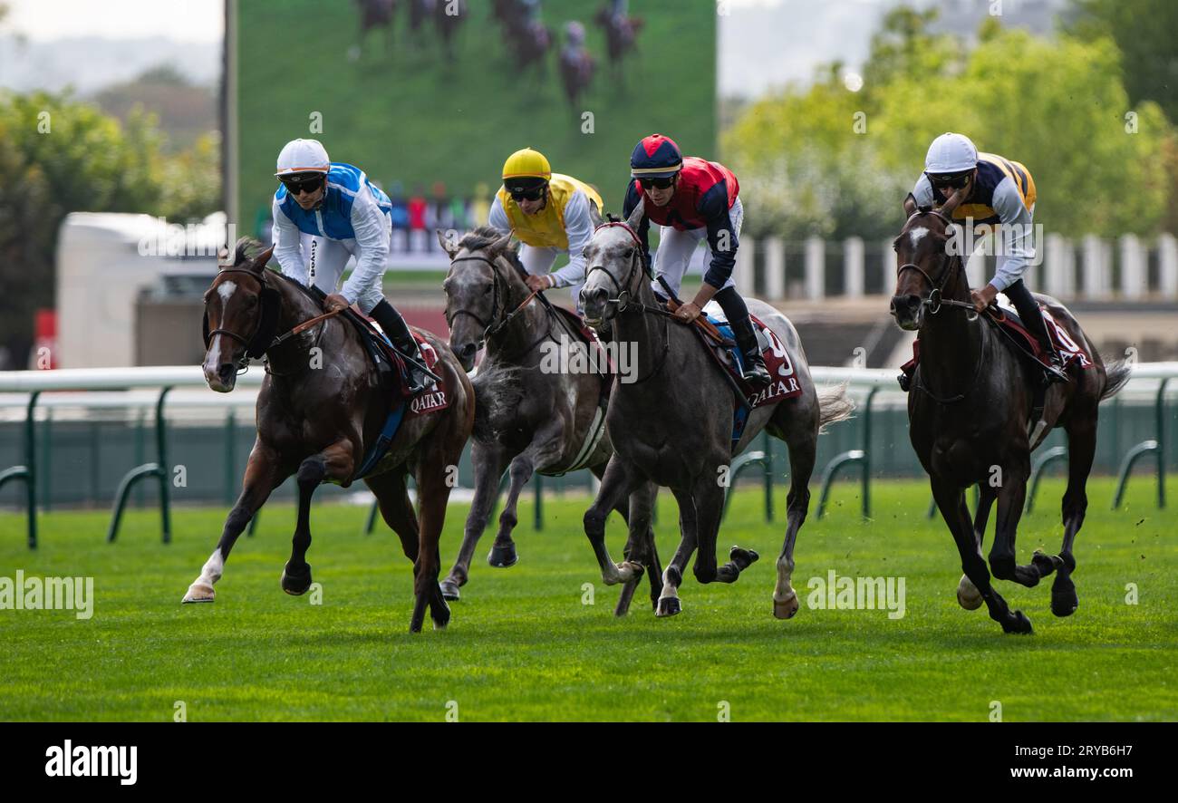 30 settembre 2023, Parigi, Francia. Maxime Guyon vince il Qatar Prix Chaudenay per l'allenatore C. Ferland e i proprietari Wertheimer & Frere Credit: JTW equine Images/Alamy Live News Foto Stock