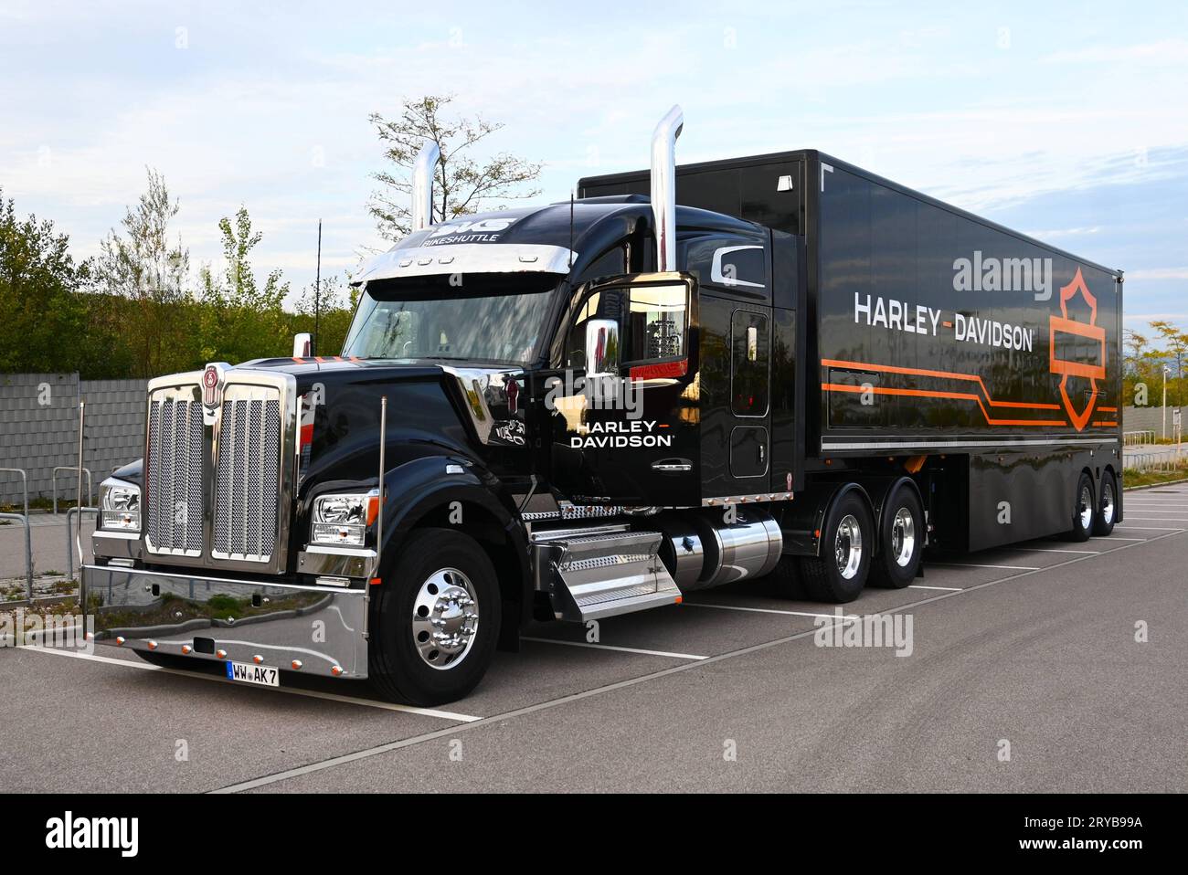 kenworth-truck-w990-prodotto-negli-stati-uniti-mit-harley-davidson