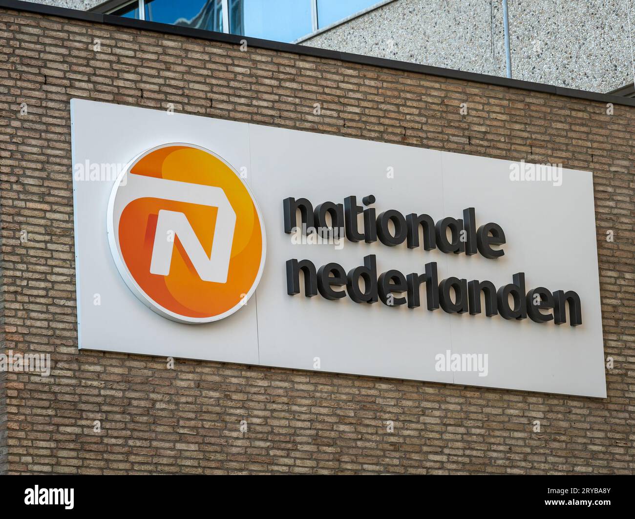 Amsterdam, Paesi Bassi, 29.09.2023, Logo di Nationale Nederlanden sull'edificio, una delle più grandi società di assicurazioni e di gestione patrimoniale Foto Stock