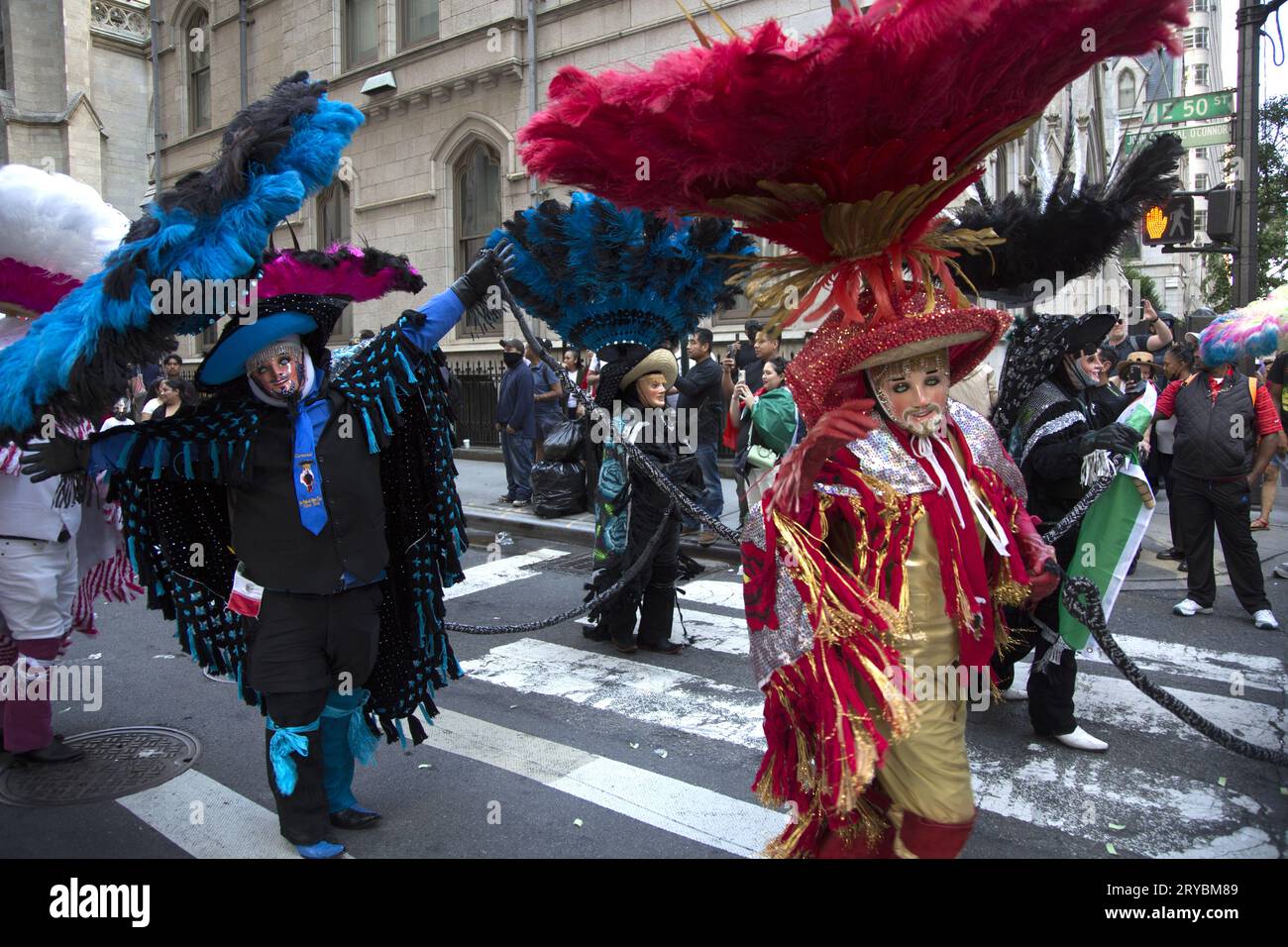 Parata del giorno dell'indipendenza messicana lungo Madison Avenue a New York City Foto Stock