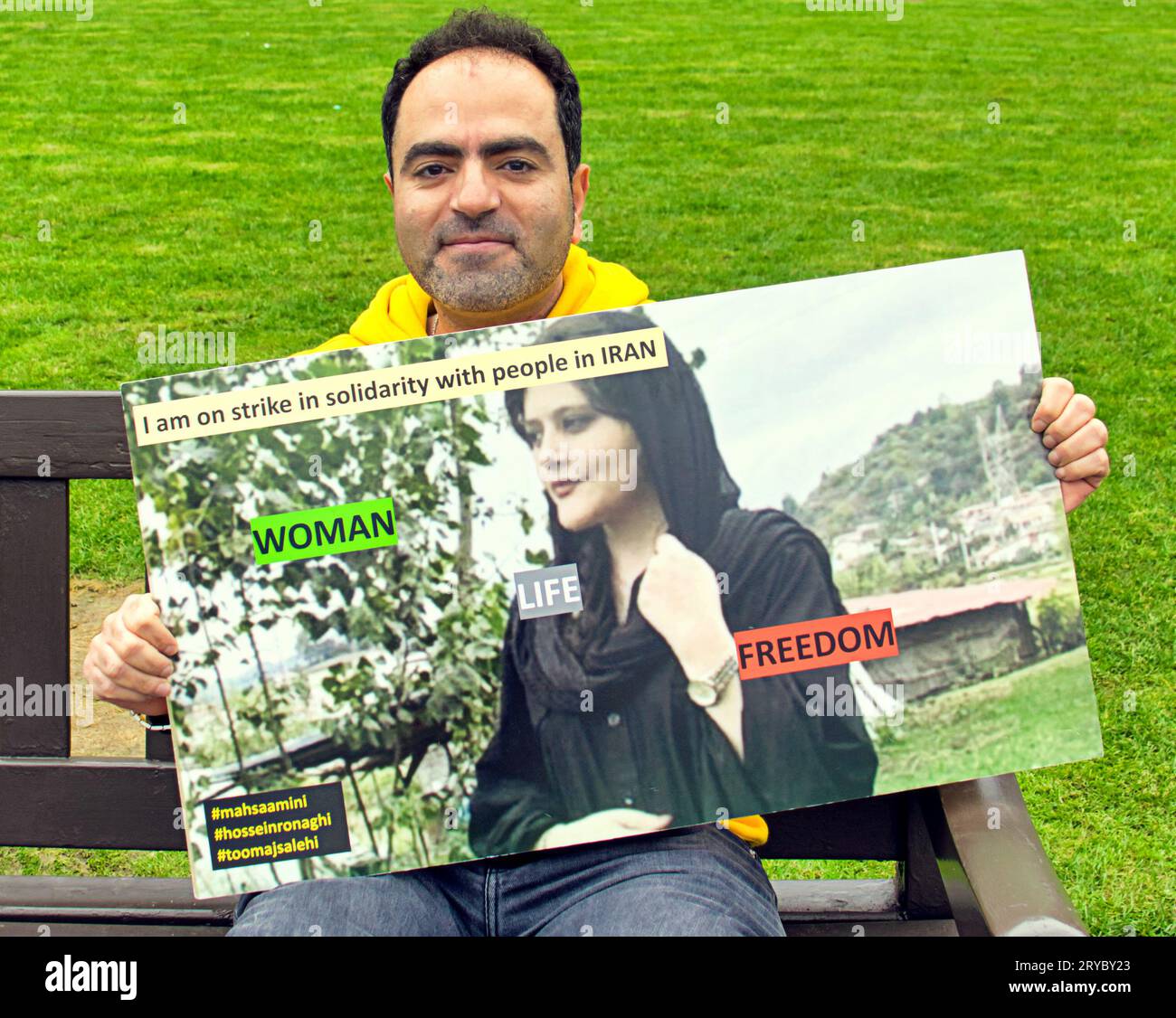 Glasgow, Scozia, Regno Unito. 30 settembre 2023. Protesta hajib iraniana alla protesta LEZ a George Square. Credit Gerard Ferry/Alamy Live News Foto Stock