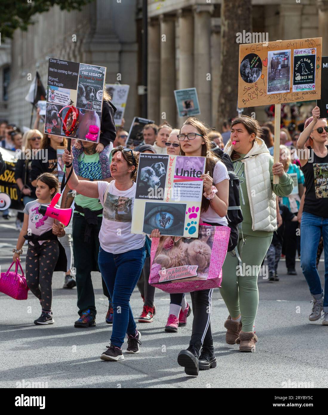 Londra, Inghilterra, Regno Unito. 30 settembre 2023. I proprietari dei bulli XL organizzano proteste contro lo sterminio dei loro cani da parte della polizia. (Immagine di credito: © Tayfun salci/ZUMA Press Wire) SOLO USO EDITORIALE! Non per USO commerciale! Foto Stock