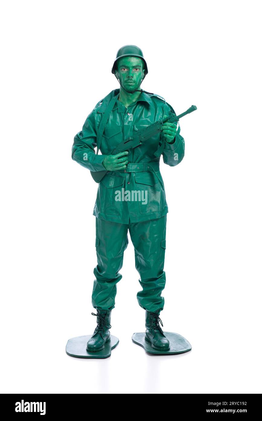 Uomo con un costume da soldato giocattolo verde Foto Stock