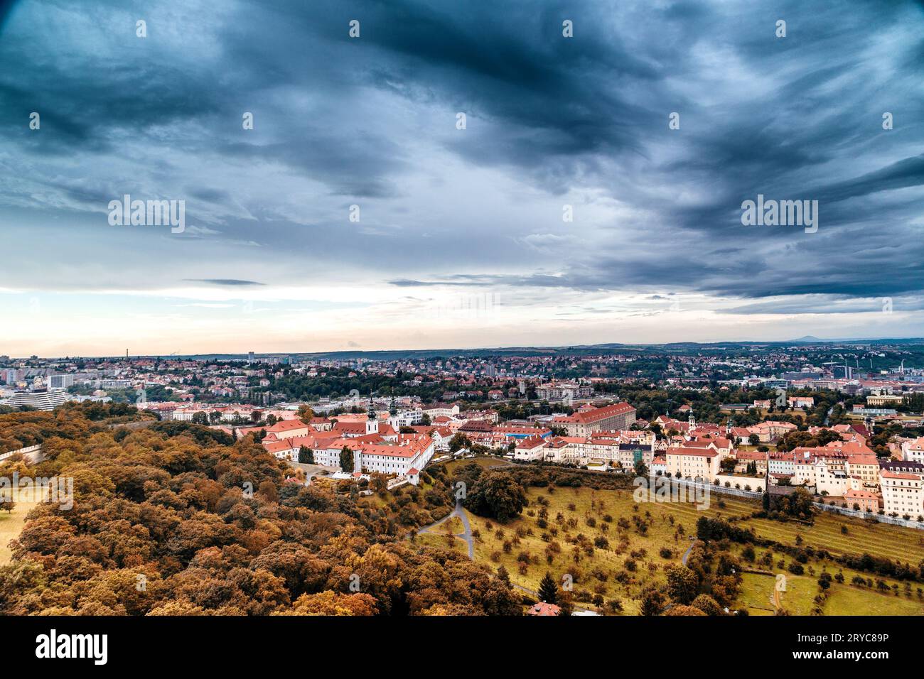 Tetti rossi di Praga Foto Stock