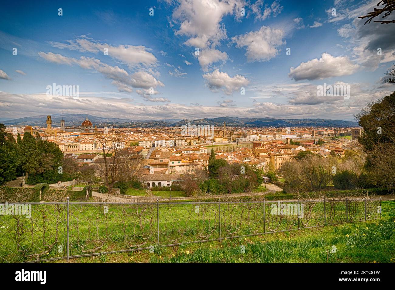 Vista dai giardini in stile italiano di Firenze Foto Stock