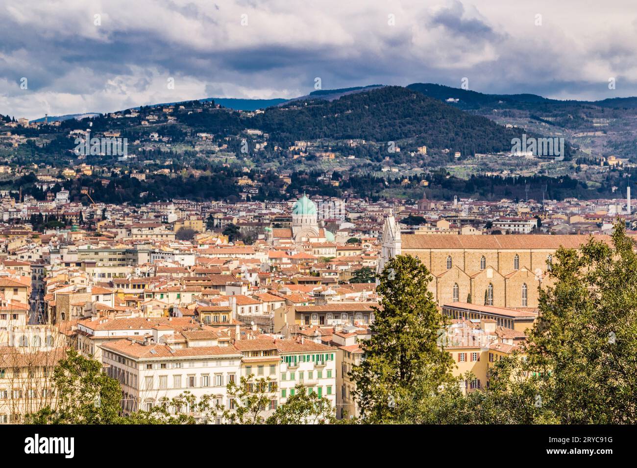 Vedute mozzafiato dei palazzi e delle chiese di Firenze Foto Stock