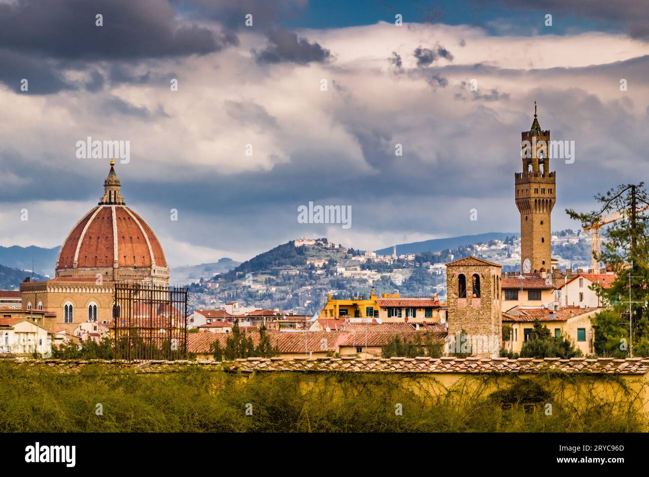 Viste mozzafiato dei palazzi e delle chiese di Firenze Foto Stock