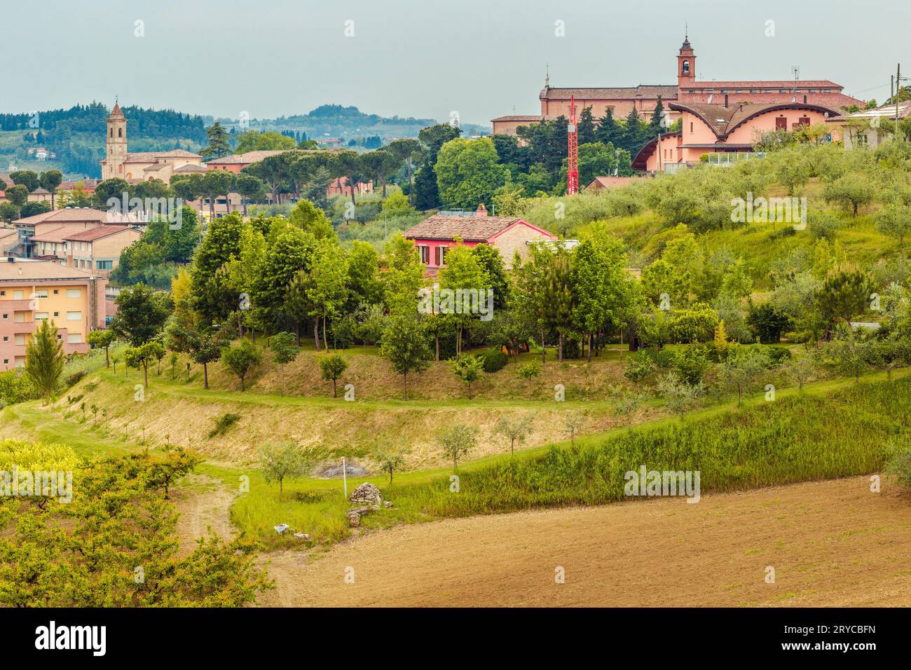 Splendido borgo medievale in cima a una collina Foto Stock