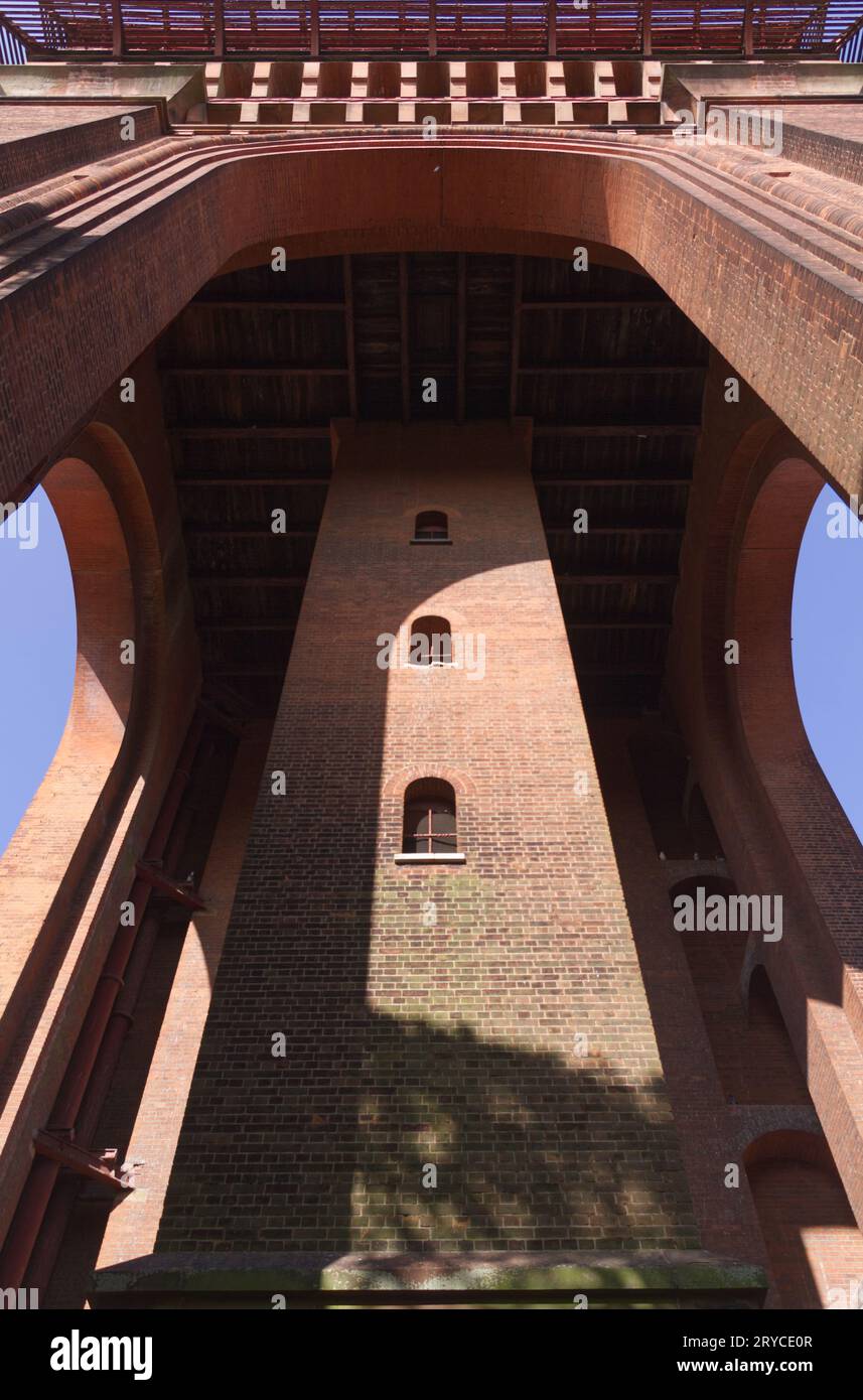 Jumbo Water Tower a Colchester, Essex, un punto di riferimento familiare della città. Foto Stock