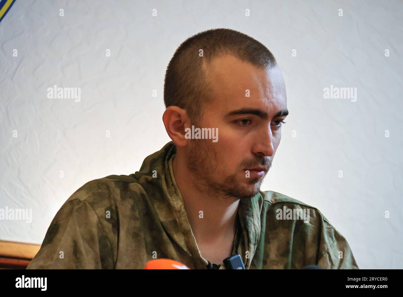 KIEV, UCRAINA - 30 SETTEMBRE 2023 - l'ufficiale militare russo Danil Alfyorov partecipa alla conferenza stampa sull'operazione speciale di Barynia, in qualità di resul Foto Stock