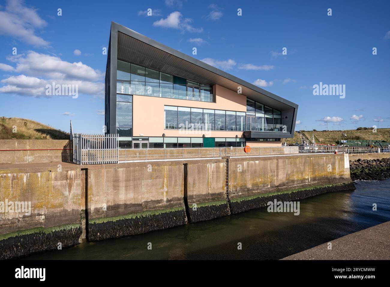 NNG Offshore Wind farm Operation and Maintence base a Eyemouth Harbour, Berwickshire, Scozia, il 21 settembre 2023 Foto Stock