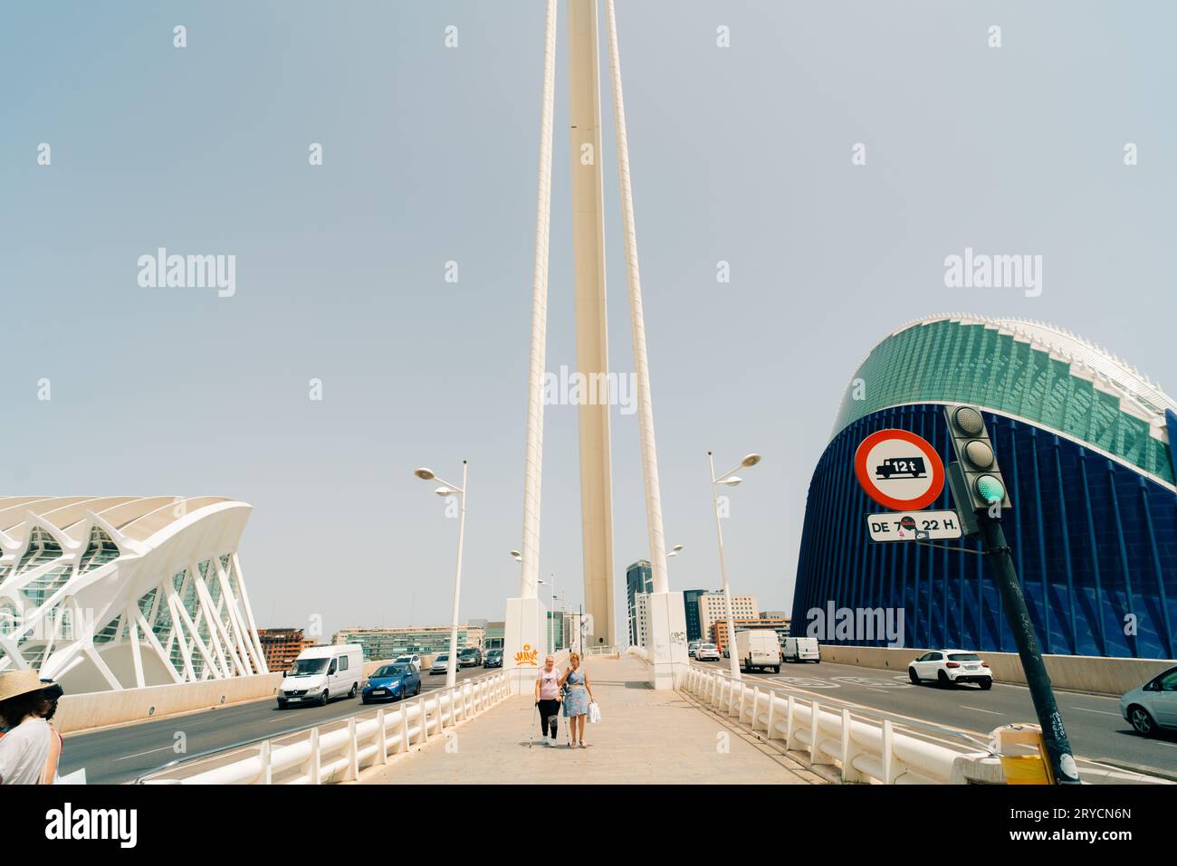 Ponte presso la città delle Arti e delle Scienze a Valencia, Spagna - maggio 2023. Foto di alta qualità Foto Stock