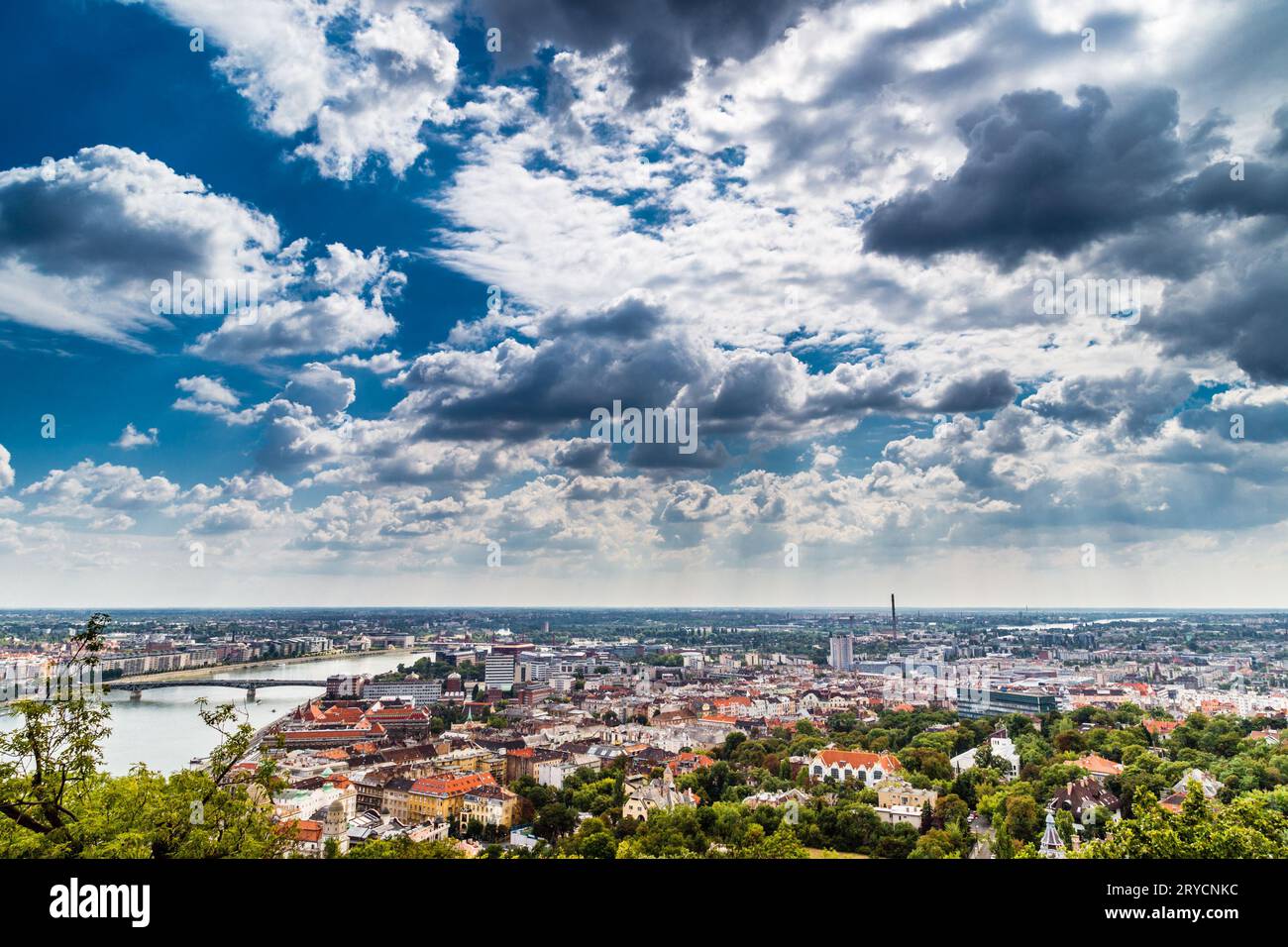Il Danubio attraversa Budapest Foto Stock