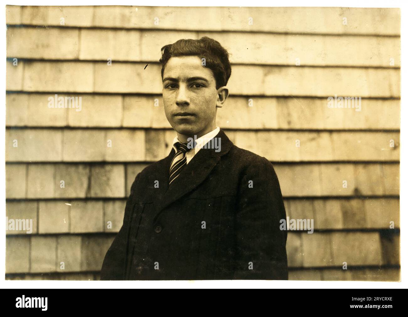 Lewis Hine: John Megna, 16 anni, operaio di ferro e spazzatrice, Fall River, Massachusetts, 1916 John Megna - italiano - 16 anni. 75 Mt. Hope Ave. Operaio siderurgico - Foto Stock