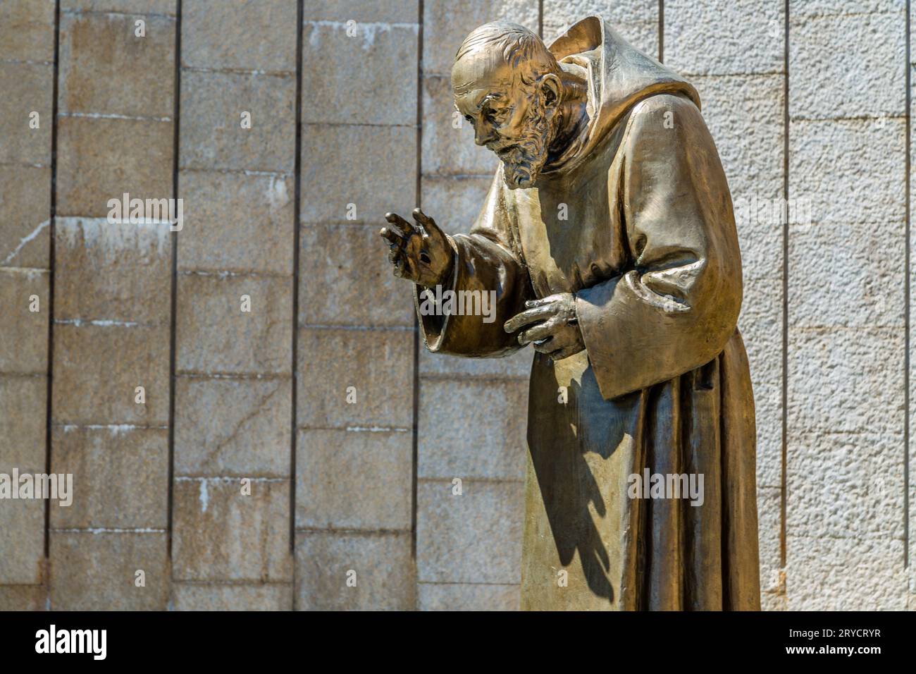 Statua di san padre pio immagini e fotografie stock ad alta risoluzione
