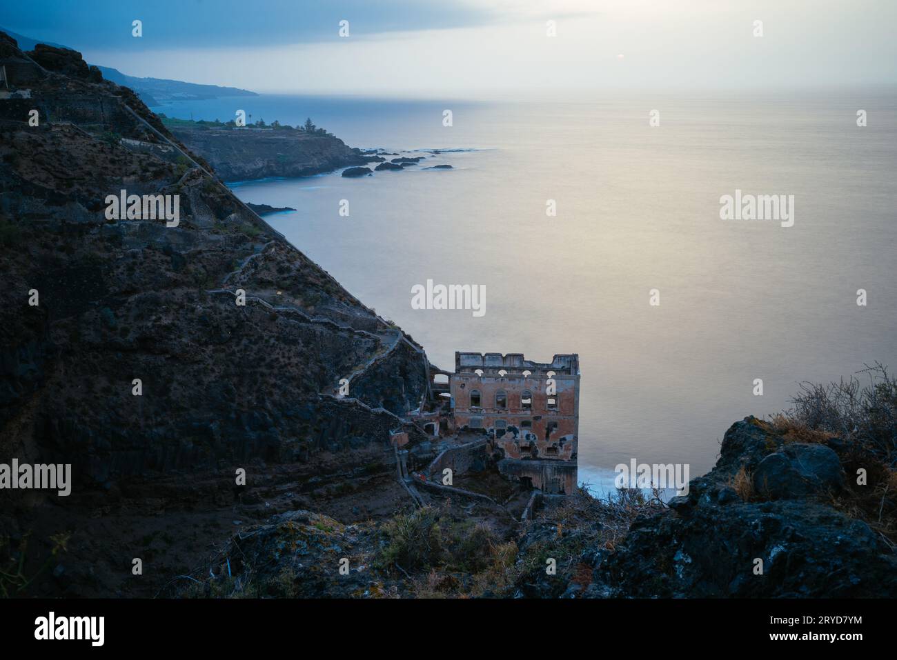 La Galeria la Fajana sull'isola di Tenerife al tramonto Foto Stock