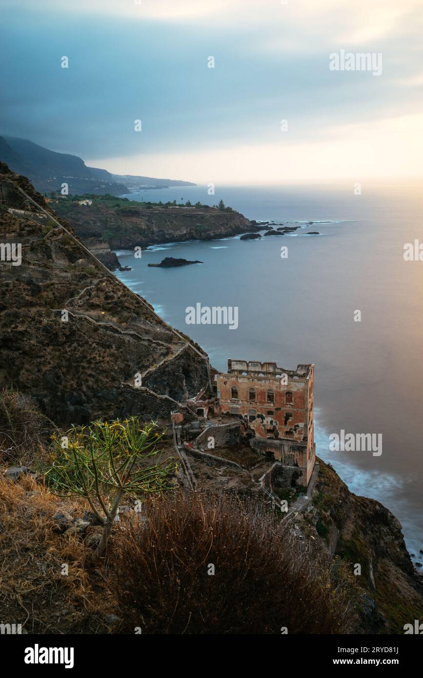 La Galeria la Fajana sull'isola di Tenerife al tramonto Foto Stock