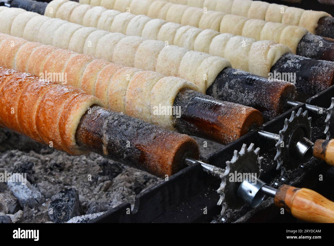 Chiudere la cottura camino torta sulla griglia Foto Stock