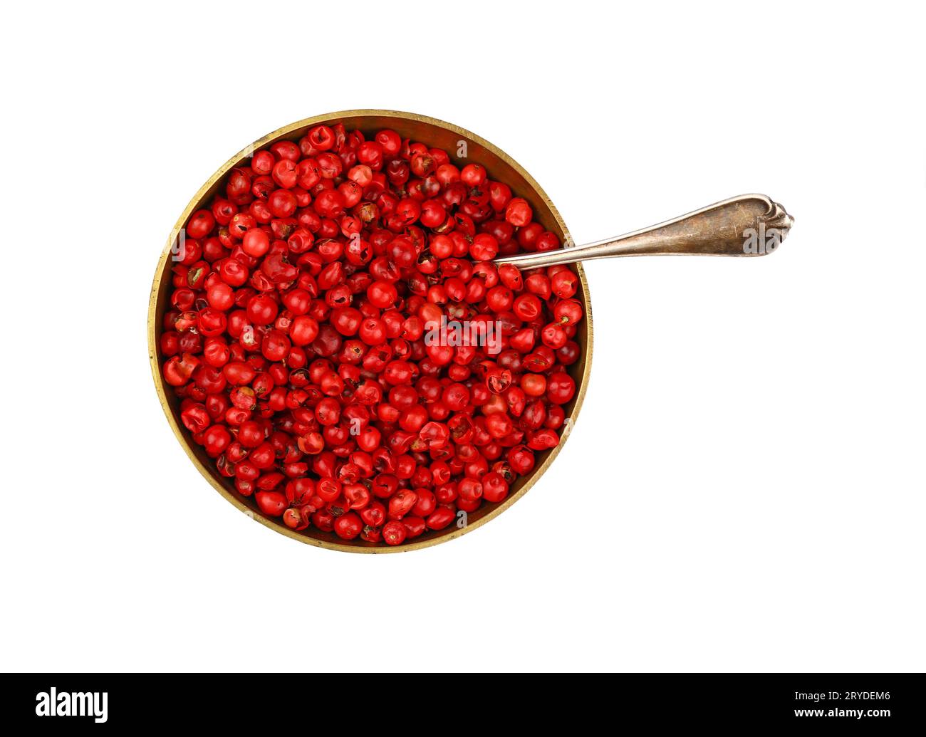Recipiente in metallo di bronzo pieno di grani di pepe rosa con cucchiaio Foto Stock