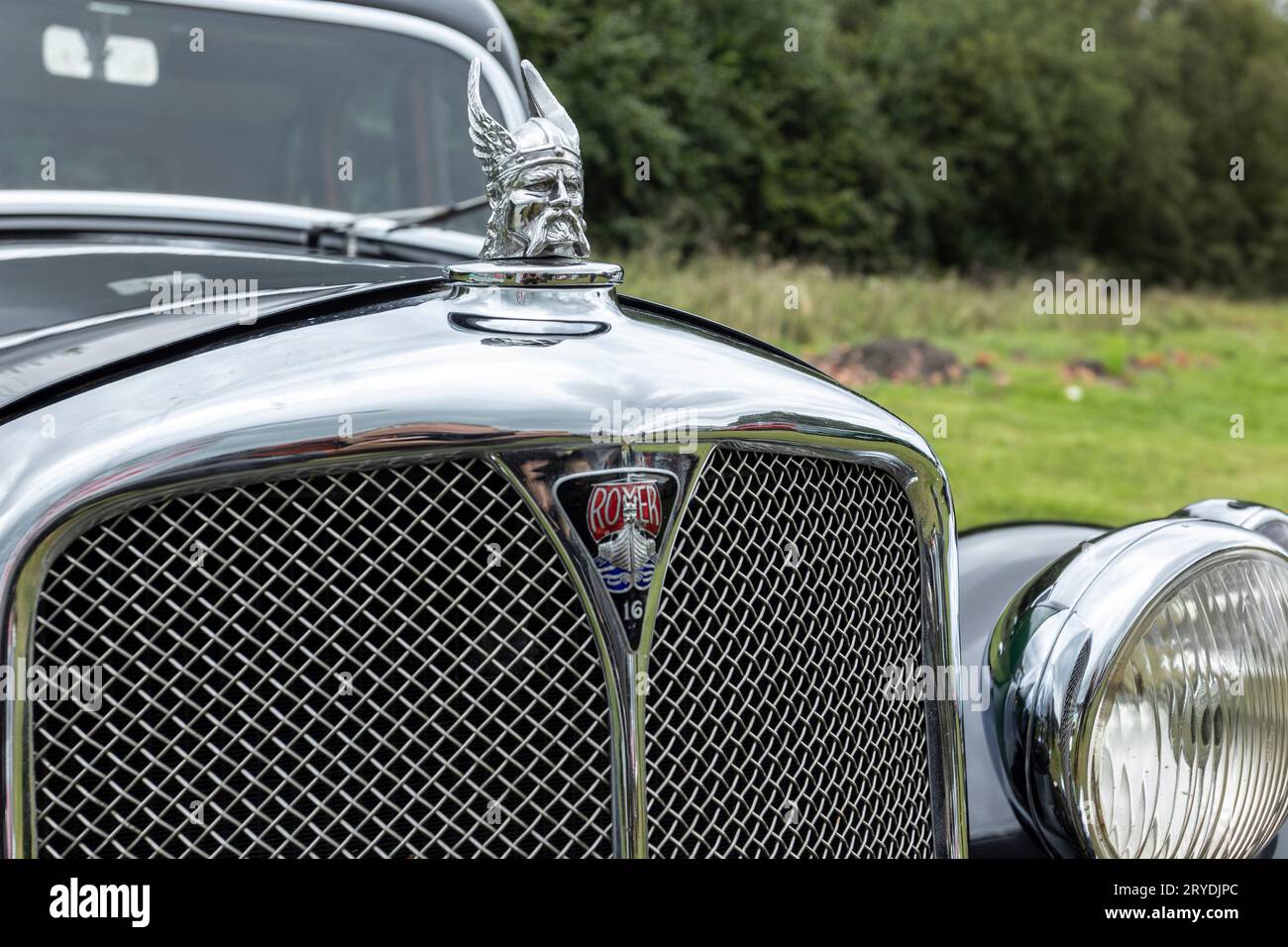 Newcastle-under-Lyme, Staffordshire-regno unito aprile, 14, 2023 Rover 12 Tourer verde e nero 1947, elegante auto britannica classica Foto Stock