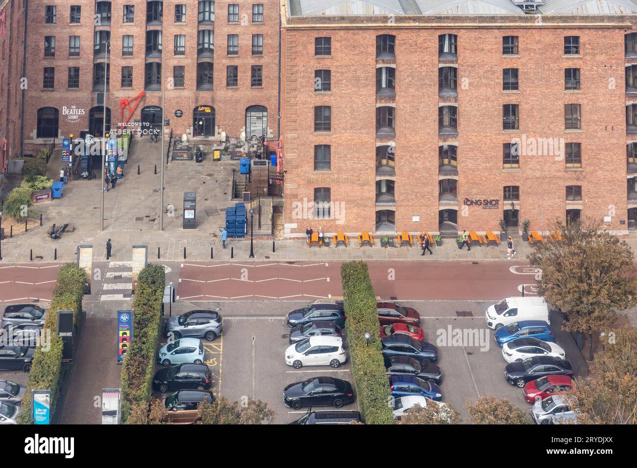 Liverpool, regno unito, 16 maggio 2023 Royal Albert Dock vista aerea a Liverpool, Merseyside, Regno Unito Foto Stock