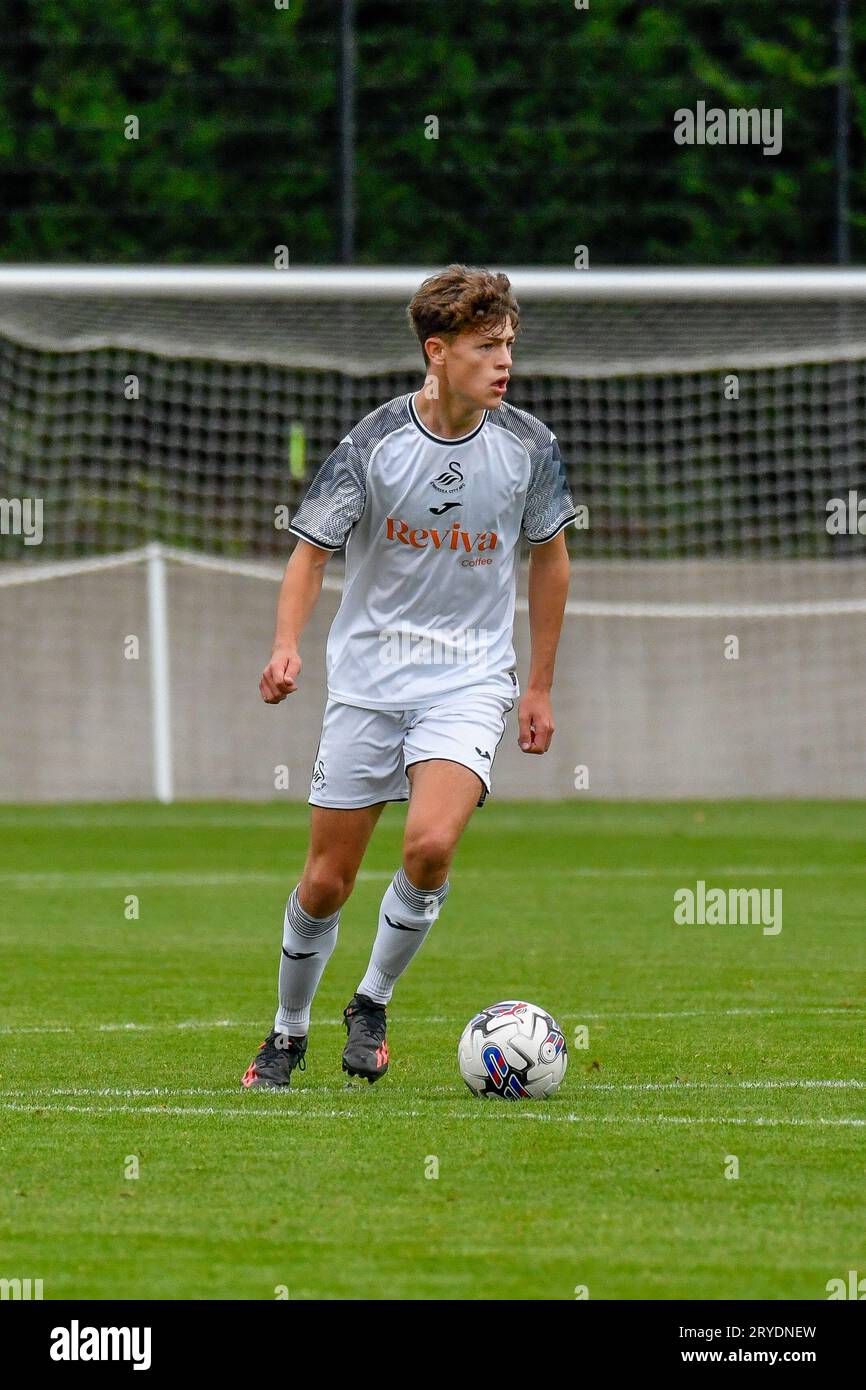 Swansea, Galles. 30 settembre 2023. Ben Phillips di Swansea City durante la partita Under 18 Professional Development League tra Swansea City e Charlton Athletic alla Swansea City Academy di Swansea, Galles, Regno Unito, il 30 settembre 2023. Crediti: Duncan Thomas/Majestic Media. Foto Stock