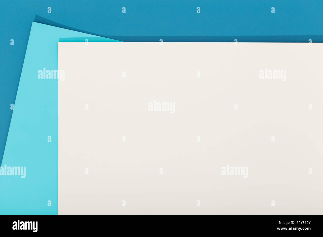 Sfondo di composizione geometrica della carta di colore blu e beige astratto Foto Stock