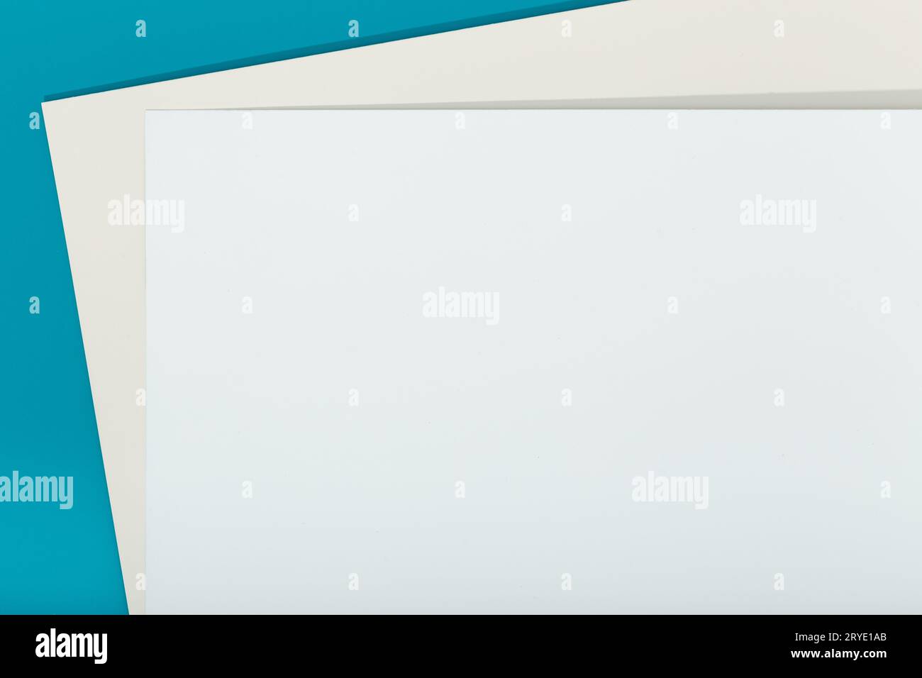 Sfondo di composizione geometrica della carta di colore blu e beige astratto Foto Stock