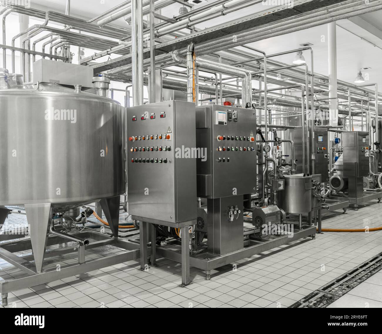 Attrezzature alla fabbrica di latte Foto Stock