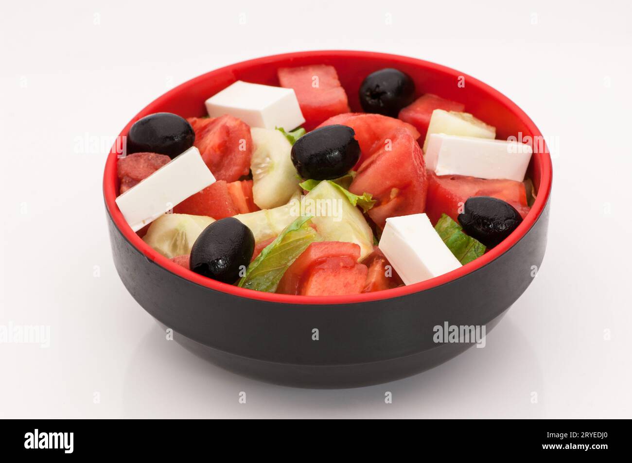 Insalata in una tazza nera profonda Foto Stock