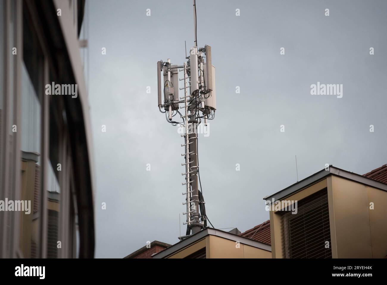 Montante del telefono cellulare in città Foto Stock