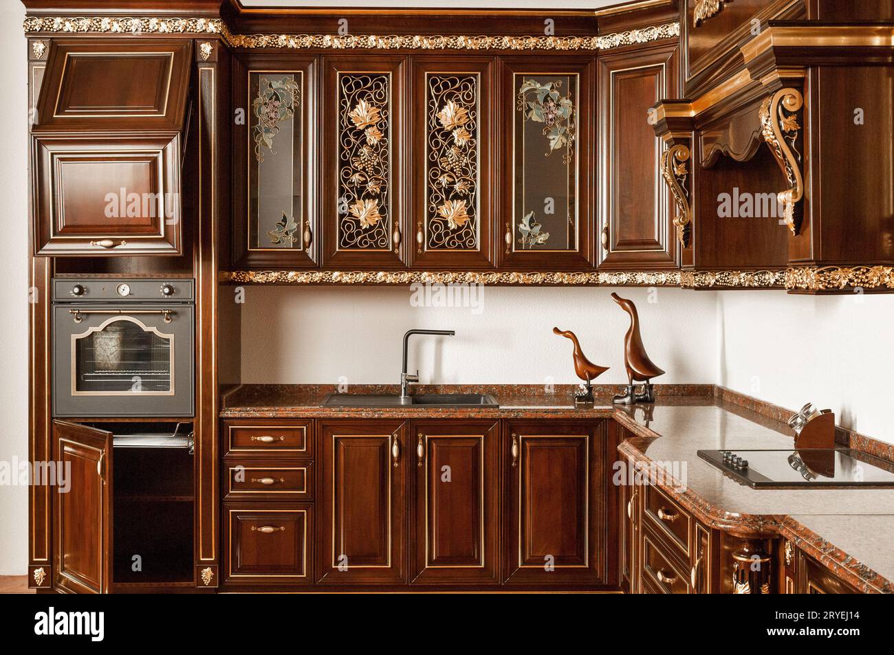 Mobili da cucina in stile retrò Foto Stock