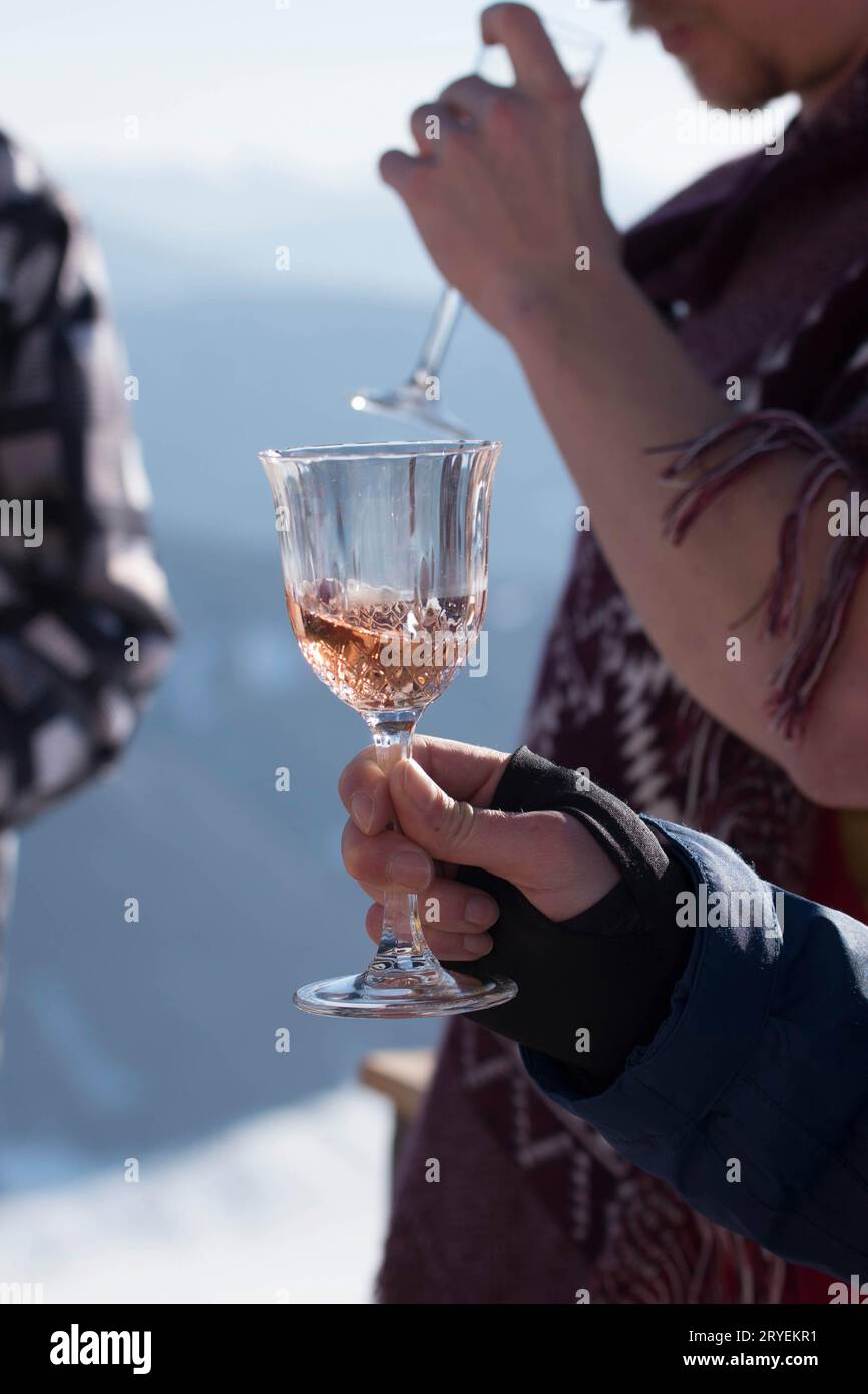 Consumo di alcolici presso gli impianti sciistici, sci di aprÃ¨ Foto Stock