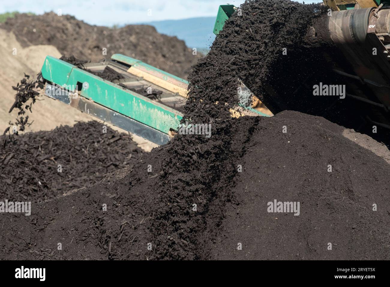 Produzione di humus in agricoltura per la coltivazione di seminativi Foto Stock
