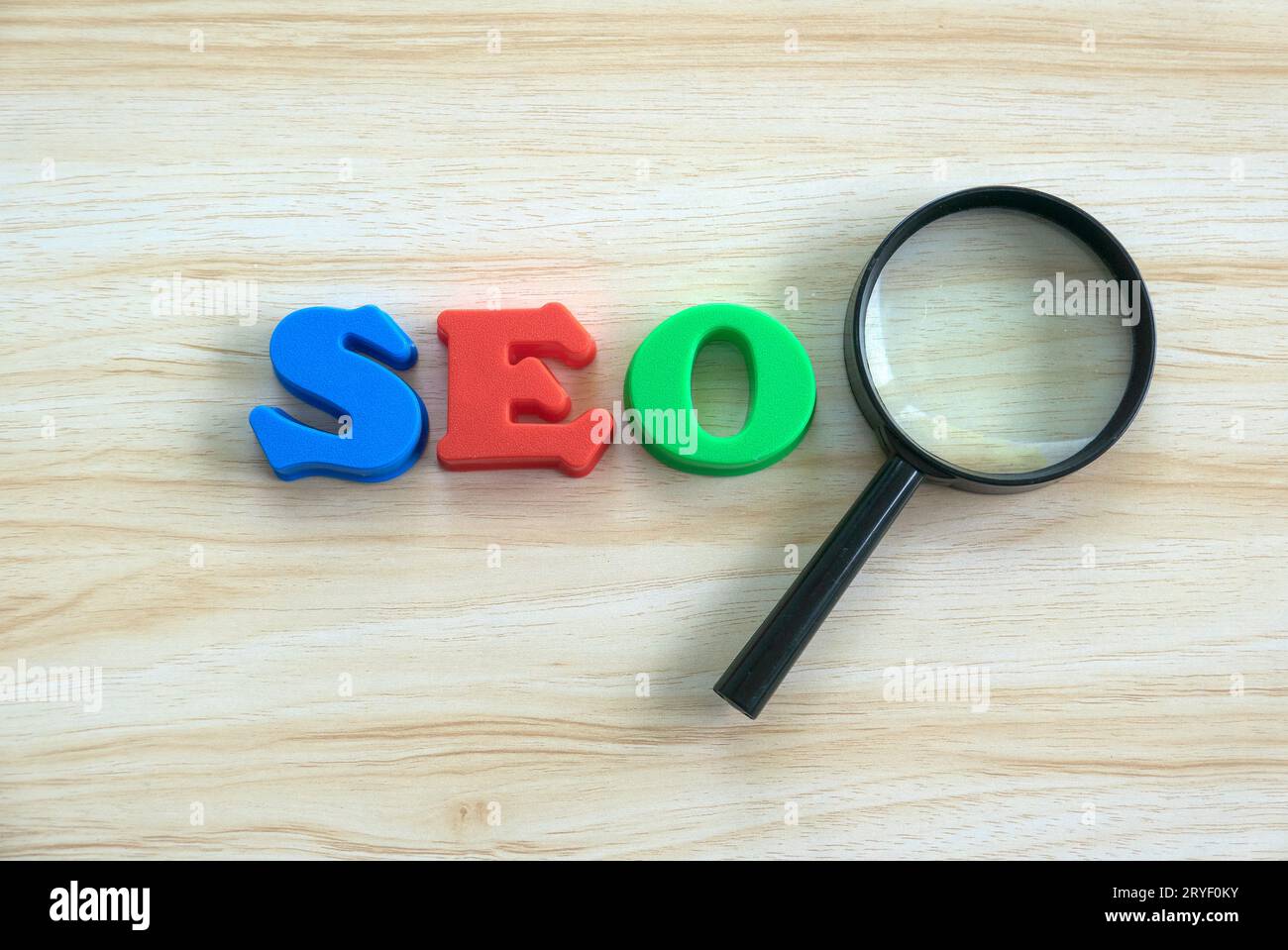 Alfabeto SEO. Ottimizzazione dei motori di ricerca.concetto di marketing, classifica, traffico di Internet business Technology del sito web. Foto Stock